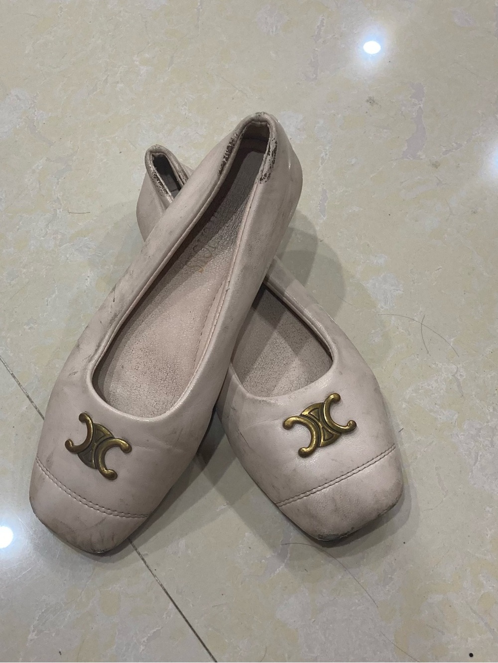 Classic Cream Leather Ballet Flats with Gold Accent